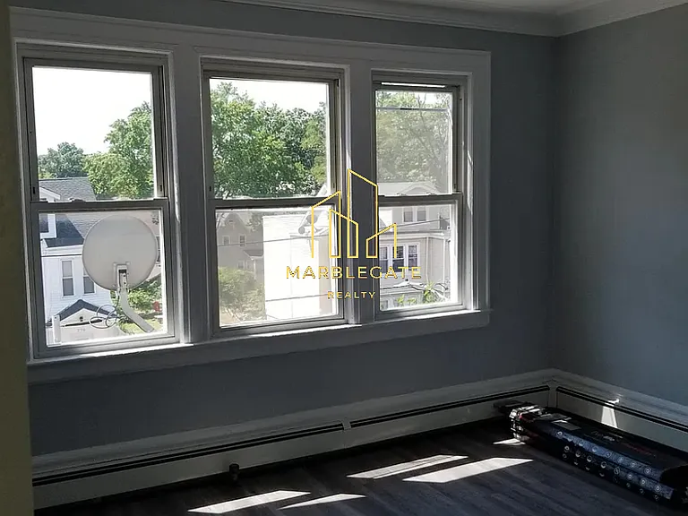 267-269 Goldsmith Ave #3AA — Photo 4
