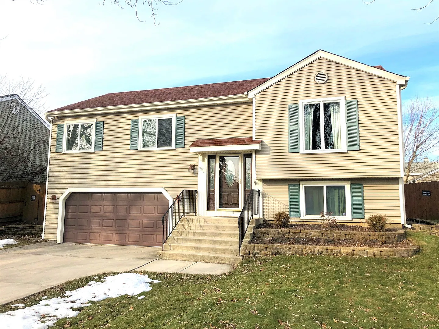 305 E Sheridan Dr photo 1