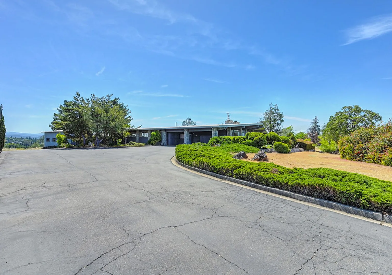 Luxury Living with Stunning 360-Degree Views & Private Pool Retreat — Photo 2