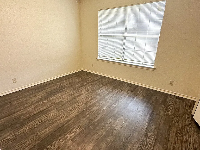 721 Avenue A #8 — Photo 27