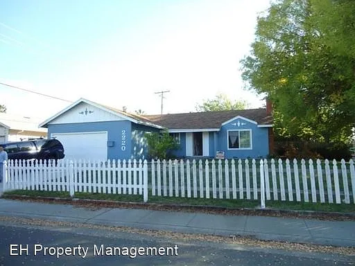 2220 66th Ave photo 1