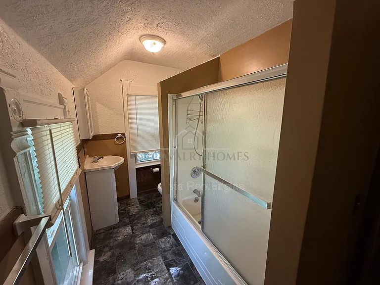 1076 Ackley St #2 — Photo 26