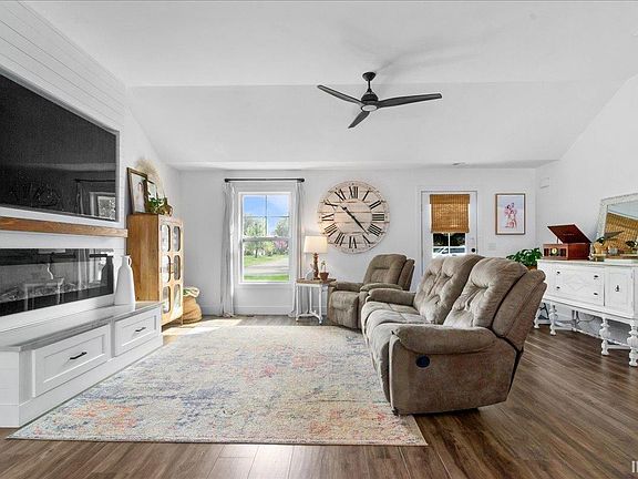4th image of 801 Park Plaza Dr