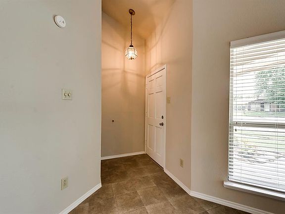 2nd image of 3109 Eastview Ct