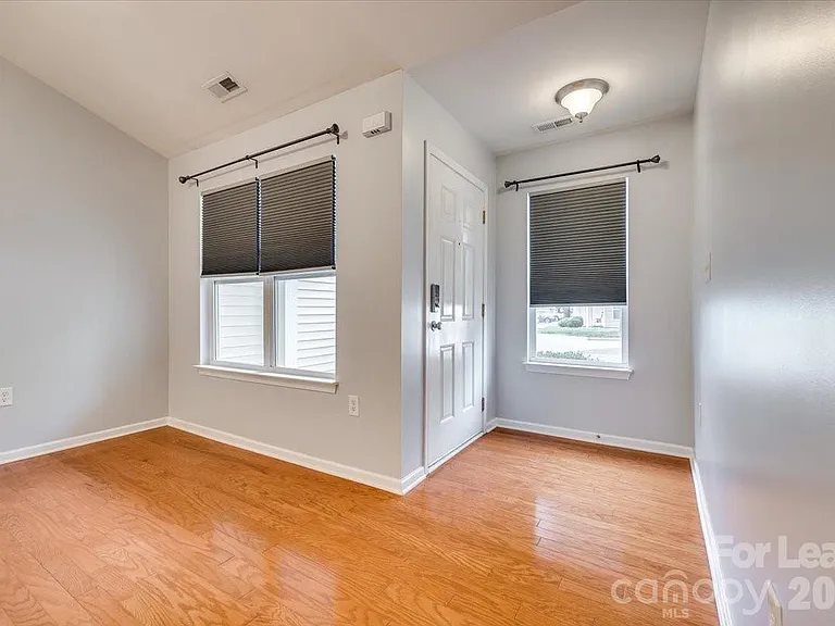 2052 Shady Pond Dr — Photo 3