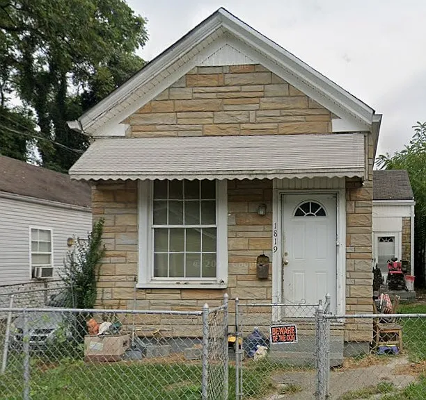 1819 Owen St — Photo 1