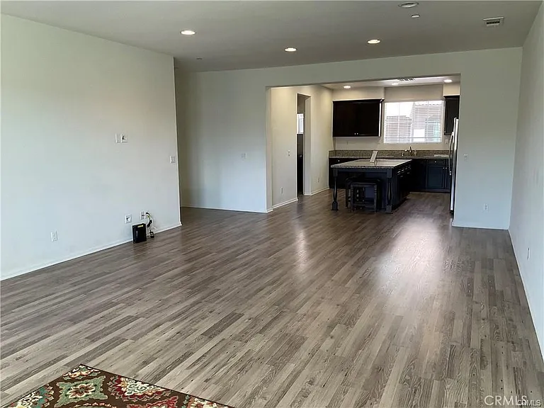 470 Prosperity Dr — Photo 4