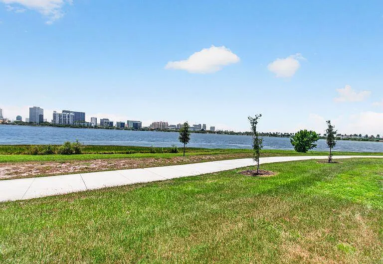 760 Executive Center Dr #32 — Photo 21