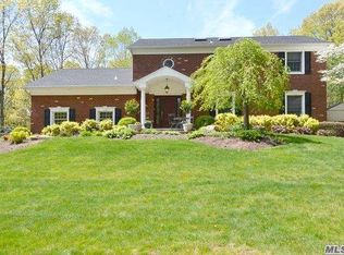 114 Wilmington Dr, Melville, NY
