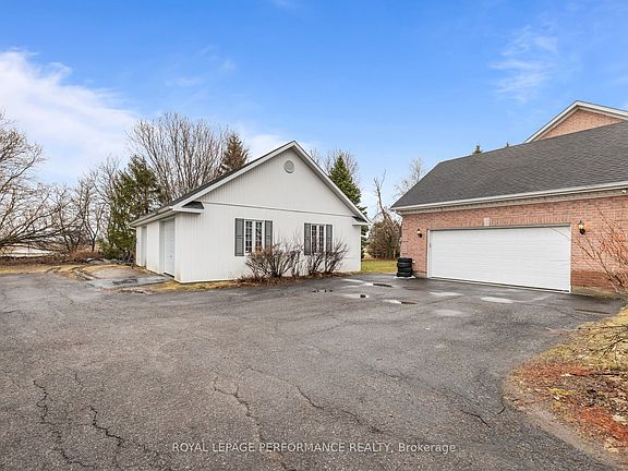 2nd image of 1007 Saint Pierre Rd