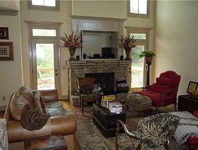 3rd image of 528 Brown Dr