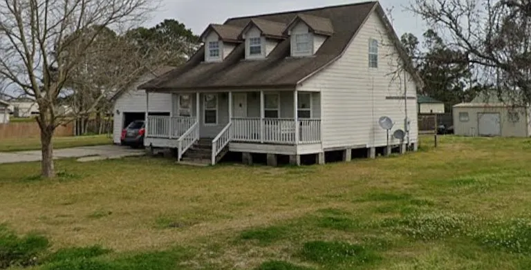 151 Valerie Dr — Photo 1