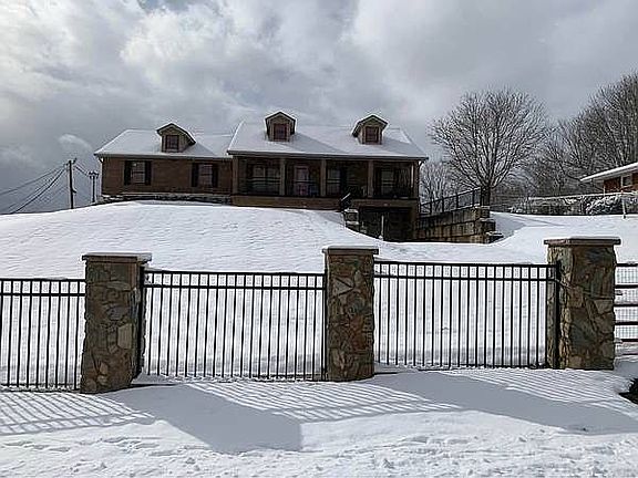 2nd image of 104 Dickson Rd
