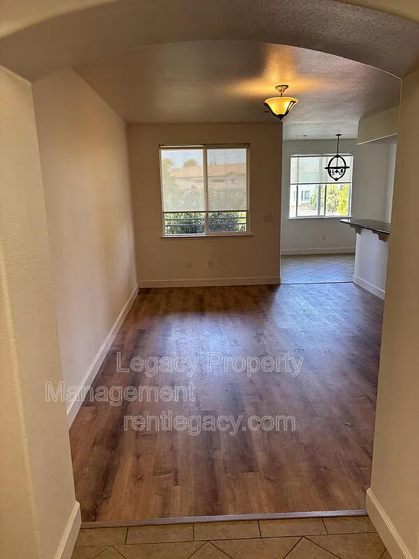 2 bed, 2.0 bath, 1142 sqft, $2,325 — Photo 2