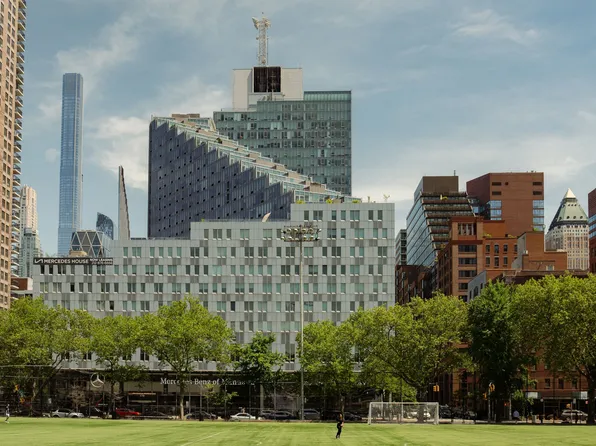Mercedes House at 550 West 54th Street in Hell's Kitchen : Sales