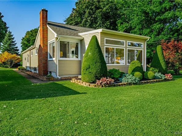 4813 E Lake Rd, Burt, NY 14028