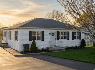 5 Leonard Bodwell Rd, Narragansett, RI 02882