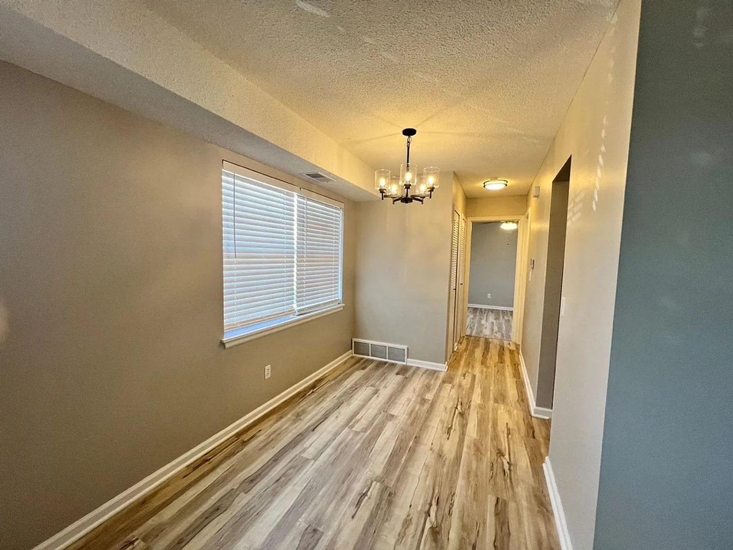 Stunning 1 Bedroom Apartment w/ Covered Parking — Photo 4