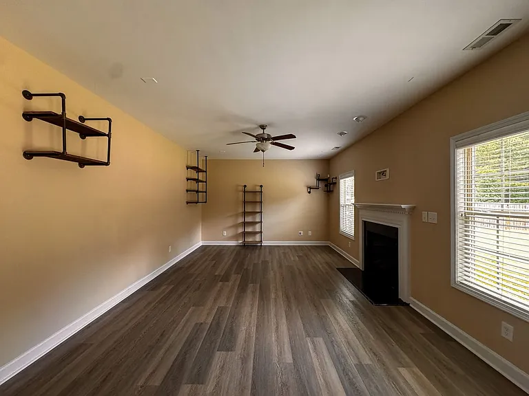 717 Saint Johns Loop — Photo 9