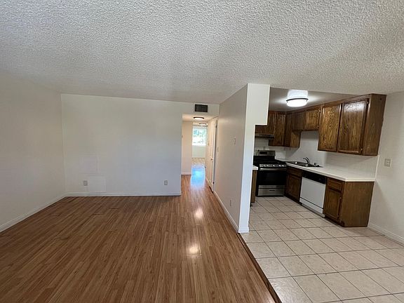 4th image of 909 E Chevy Chase Dr #4