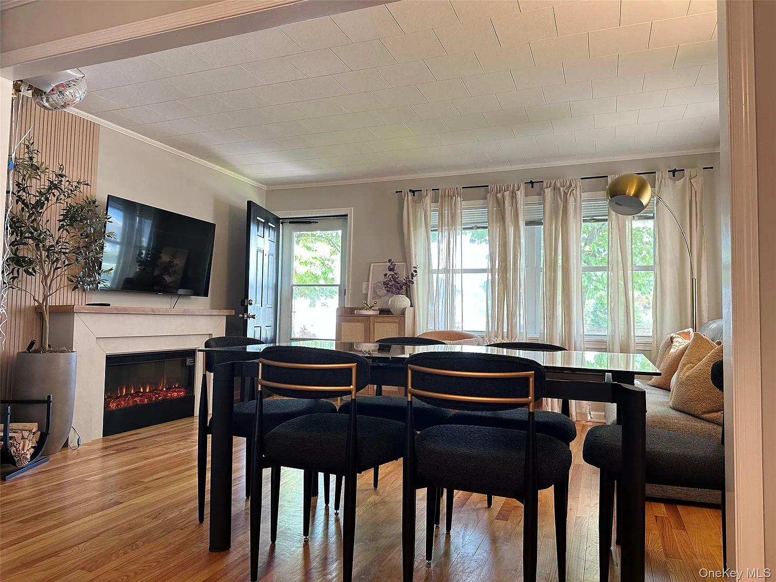 2 bed, 2.0 bath, 1560 sqft, $2,500 — Photo 3
