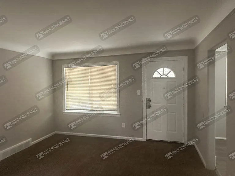 7777 Auburn St — Photo 4