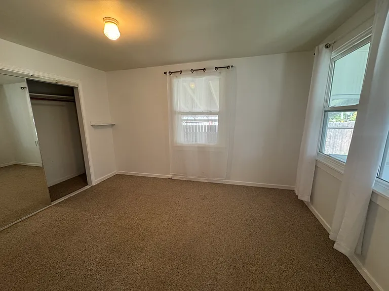 962 Charter Oak Ave — Photo 7