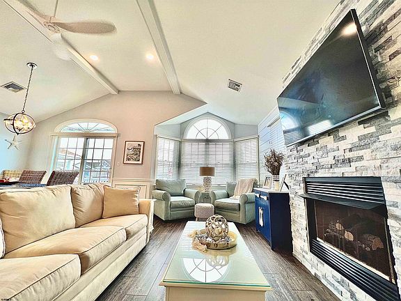 3rd image of 3834 Asbury Ave #B