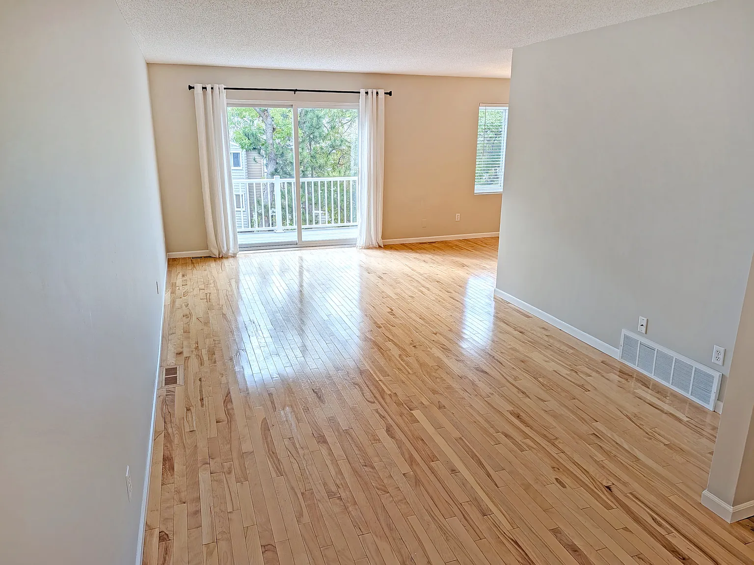 4 bed, 1800 sqft, $3,000 — Photo 3