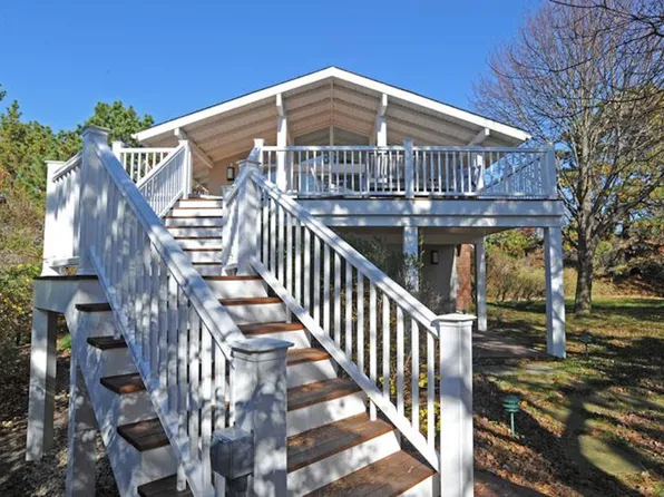 https://photos.zillowstatic.com/fp/0036fad8be3729f197e1707f44e3c6bf-p_e.webp