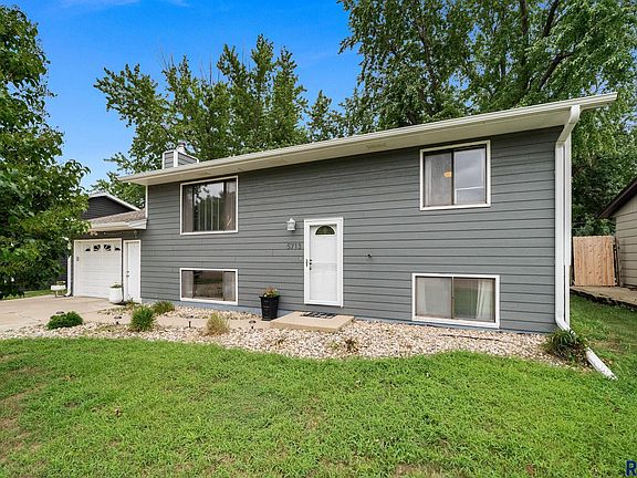 3rd image of 5713 W 49th St