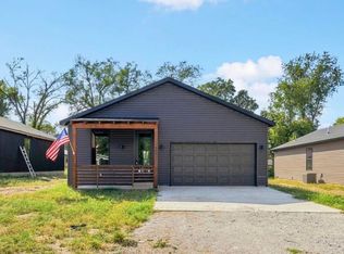 325 S Oak Ave, Sparta, MO 65753