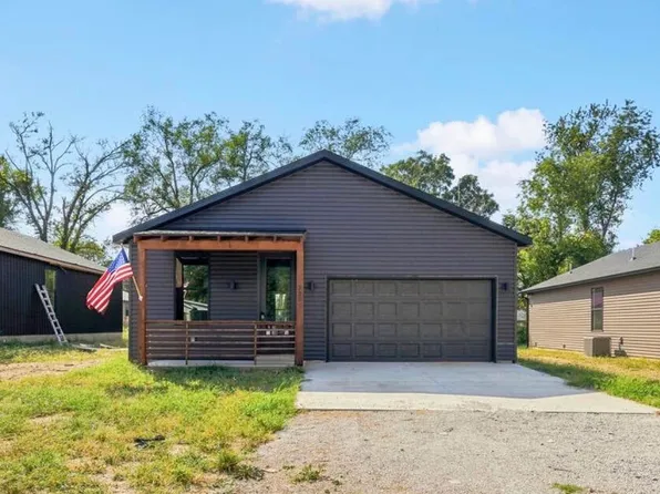 325 S Oak Avenue, Sparta, MO 65753