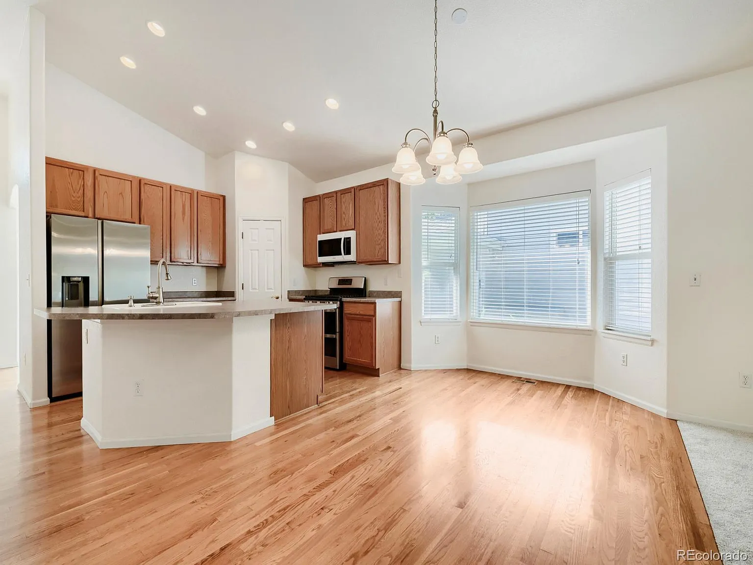 3 bed, 2.0 bath, 1752 sqft, $2,900 — Photo 2