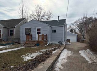 106 9th Ave SE, Minot, ND 58701