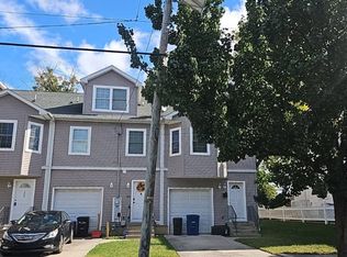 304 Broad St, Beverly, NJ 08010