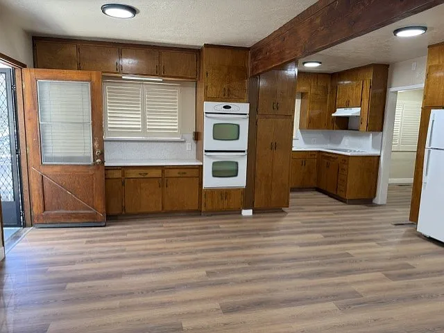 3 bed, 1.5 bath, 1381 sqft, $2,395 — Photo 4