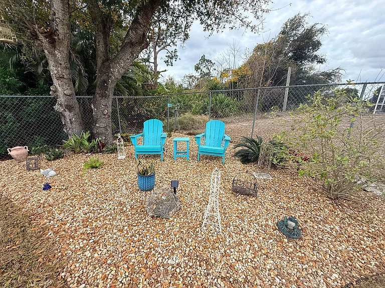 22497 Glen Ave — Photo 33