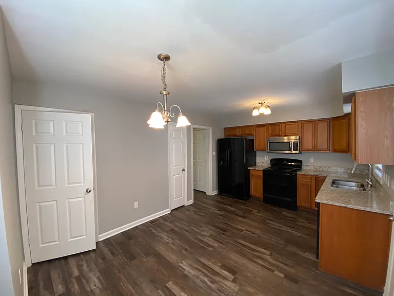 505 Avent Ferry Rd — Photo 5