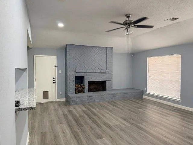 3 bed, 2.0 bath, 1580 sqft, $1,995 — Photo 2