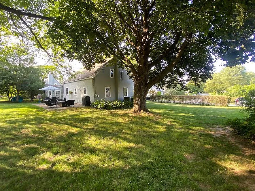 3 bed, 1.5 bath, 1360 sqft, $3,200 — Photo 2