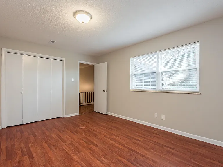 502 Cedartop Ln #B — Photo 3