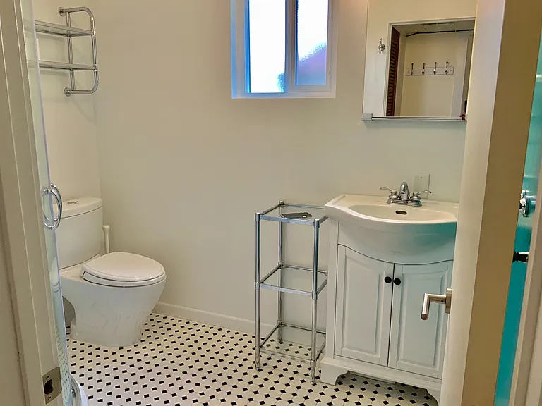 526 Plymouth St — Photo 7