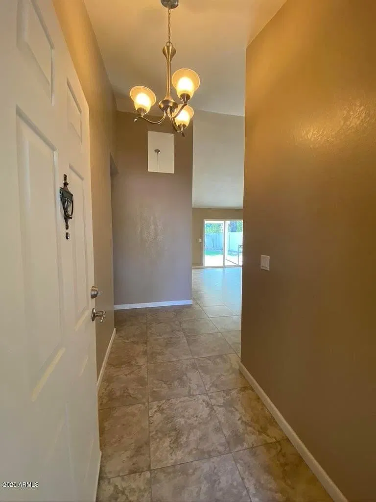 3 bed, 1277 sqft, $2,195 — Photo 3