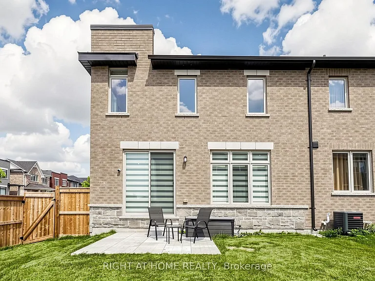 2046 Cameron Lott Cres — Photo 31