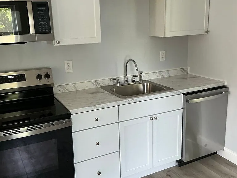 558 Riverside Dr — Photo 12
