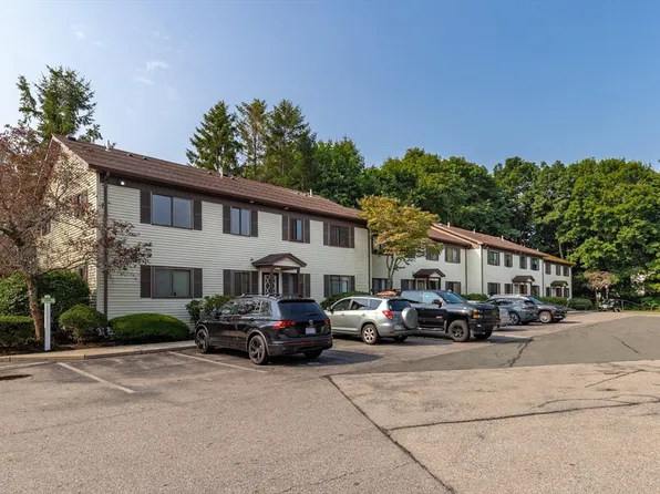 16 Cleveland Pl APT 10, Gloucester, MA 01930