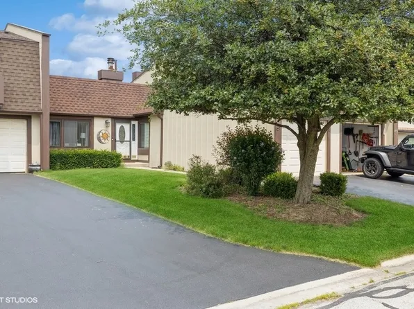 51 Westwood Ct, La Grange, IL 60525