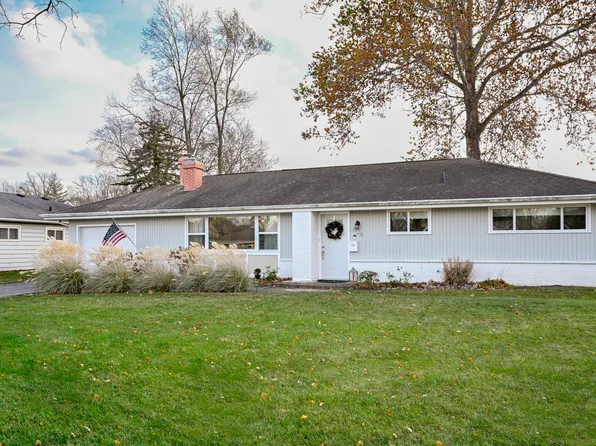 528 Countryside Dr, Wheaton, IL 60187