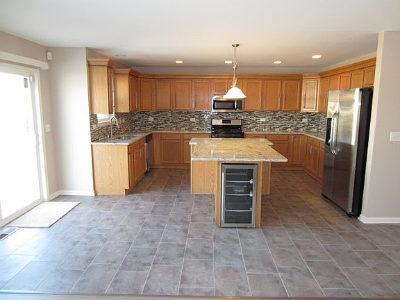3rd image of 2272 Queensbridge Dr